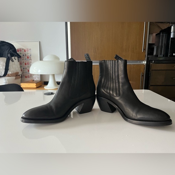Gorgeous FREE LANCE Paris Chelsea boots size 8 - retail $1299 as new - Picture 12 of 16